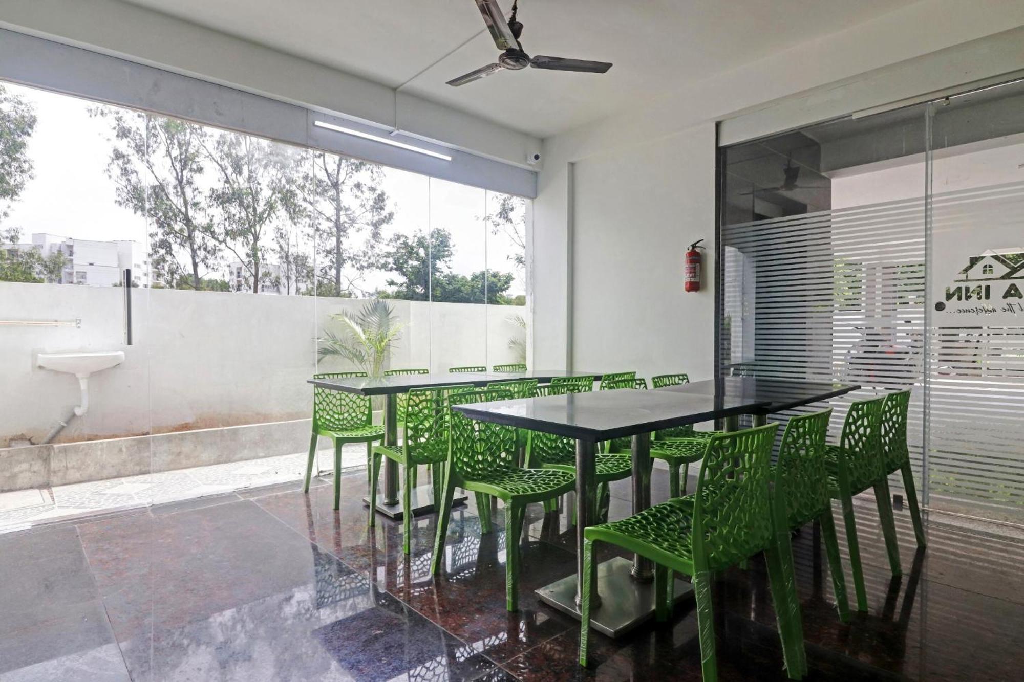 Super Capital O Srinika Inn Gachibowli Exteriér fotografie