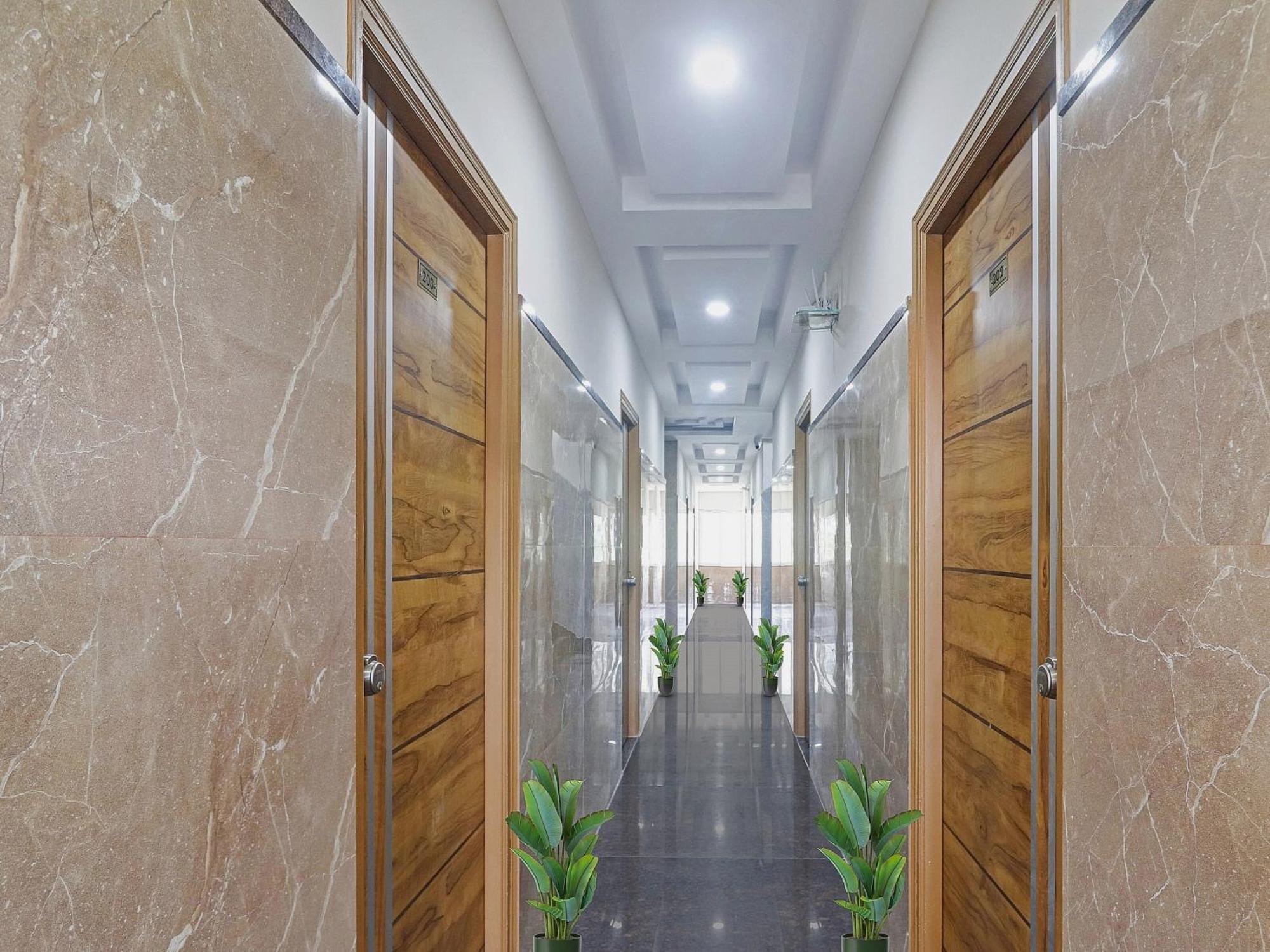 Super Capital O Srinika Inn Gachibowli Exteriér fotografie