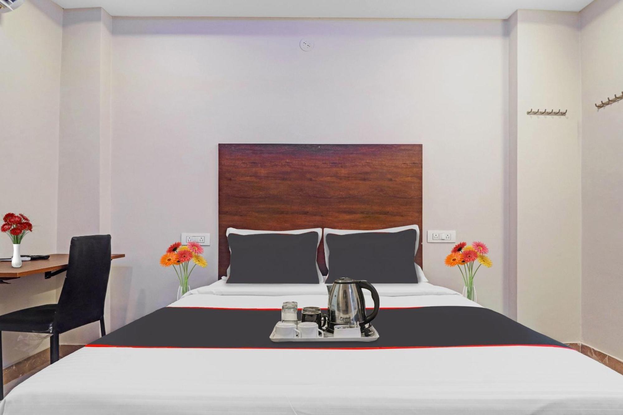 Super Capital O Srinika Inn Gachibowli Exteriér fotografie